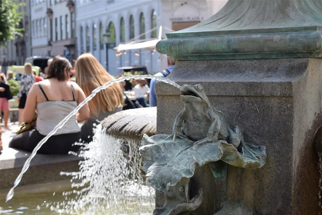 G19.2 historic copenhagen city centre wed 19 jul 4