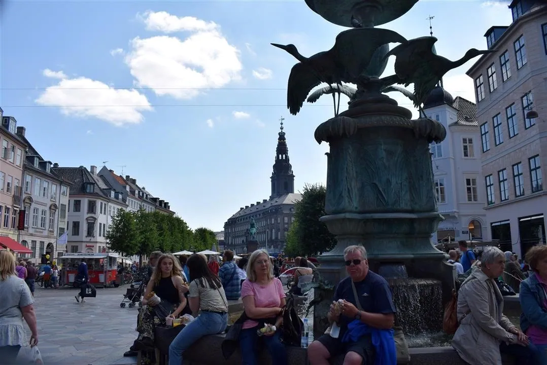 G19.2 historic copenhagen city centre wed 19 jul 9